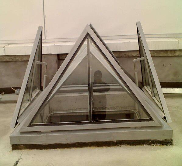 三角型電動(dòng)天窗 